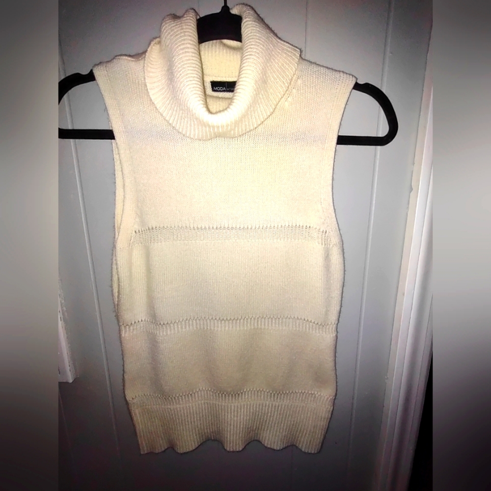 🍄 Moda International Sleeveless Turtleneck Sweater